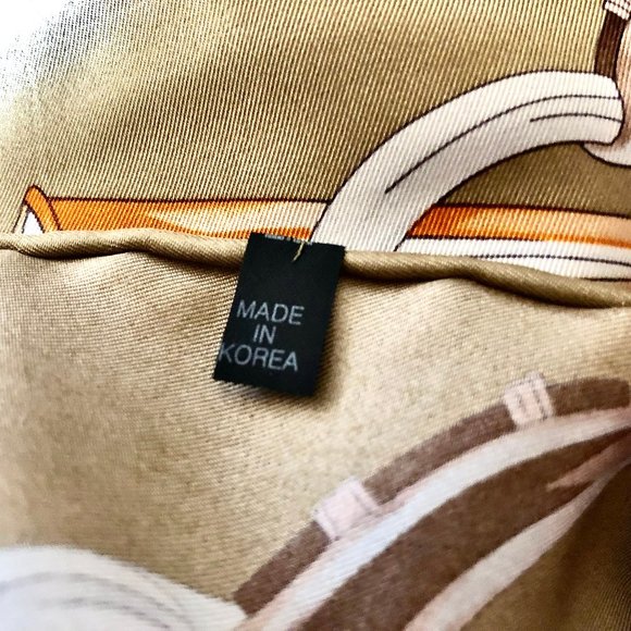 Vintage Equestrian Silk Scarf Fox Hunting Hounds Horn Horse Bits KOREA 34" sq - Picture 14 of 15